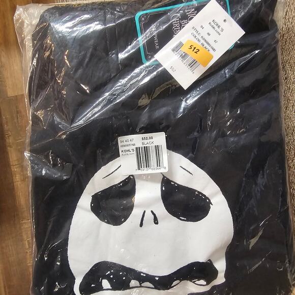 the Nightmare Before Christmas Long Sleeve Pajama Top & Banded Bottom XS NWT - Picture 2 of 3